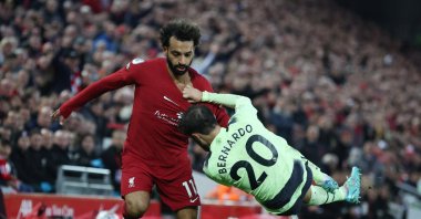 Liverpool&#039;s Mohamed Salah in action with Manchester City&#039;s Bernardo Silva in a Premier League match between Liverpool and Manchester City at the Anfield stadium, Liverpool, Britain, Oct. 16, 2022 (Reuters Photo)