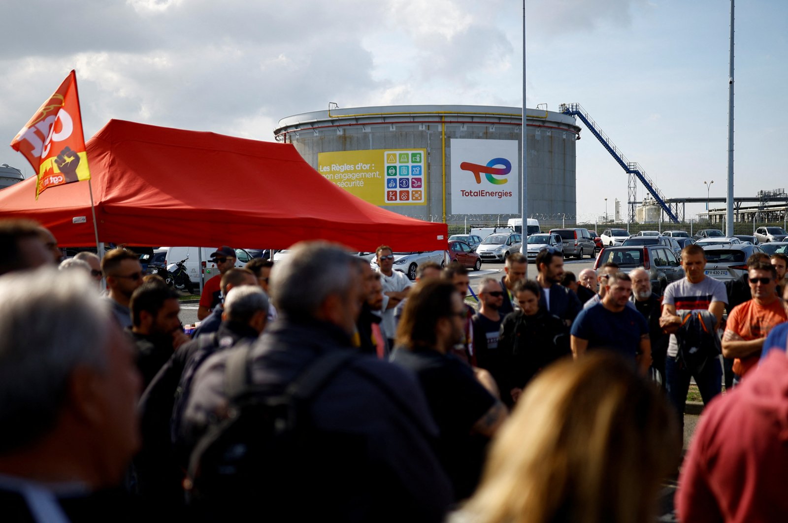 Workers on strike gather in front of the French oil giant TotalEnergies refinery in Donges near St. Nazaire, France Oct. 12, 2022. (Reuters Photo)