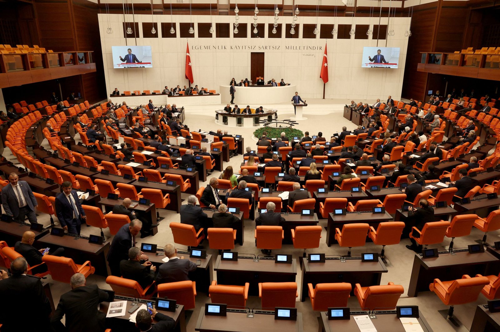 Lawmakers discuss a bill on disinformation at the Turkish Grand National Assembly (TBMM) in Ankara, Türkiye, Oct. 13, 2022. (AFP Photo)
