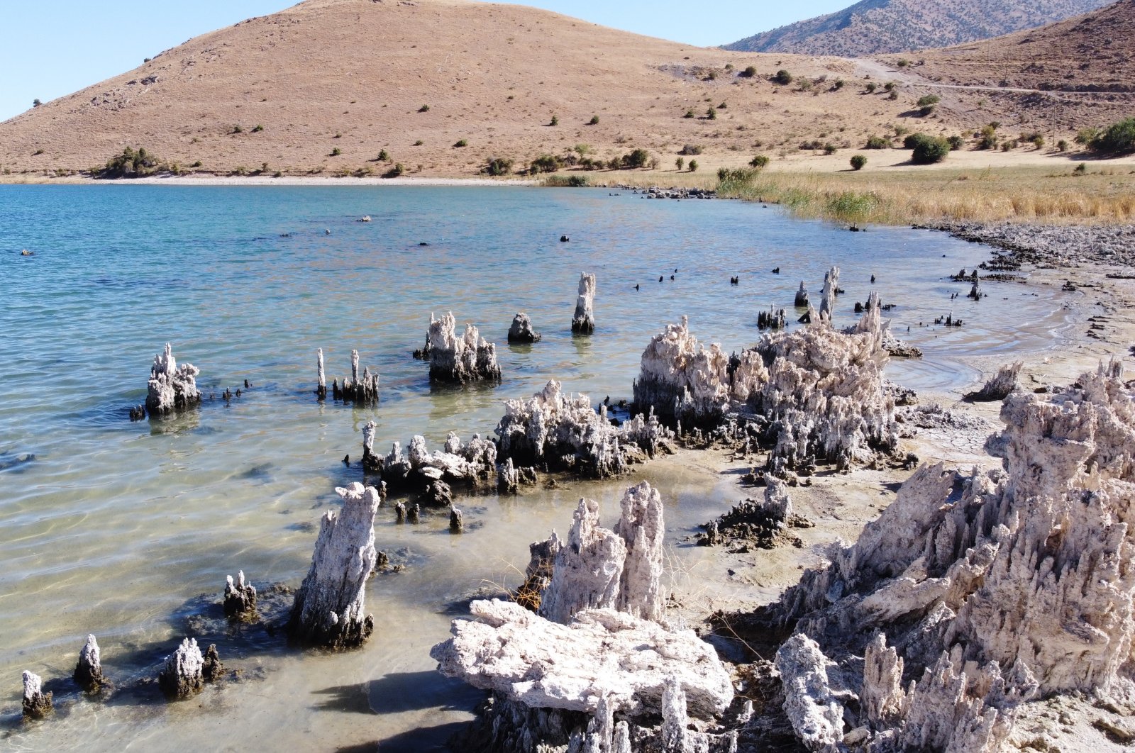 Kekeringan parah mempengaruhi stalagmit Danau Van yang berusia ribuan tahun
