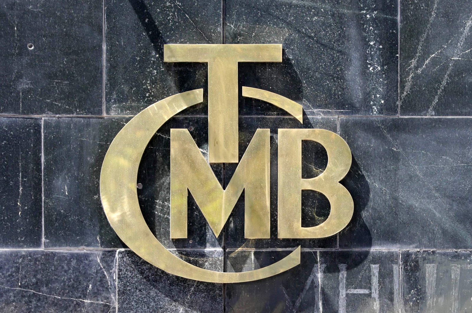 The logo of the Central Bank of the Republic of Türkiye (CBRT) at the entrance of the bank&#039;s headquarters in Ankara, Türkiye, Aug. 14, 2018. (AFP Photo)
