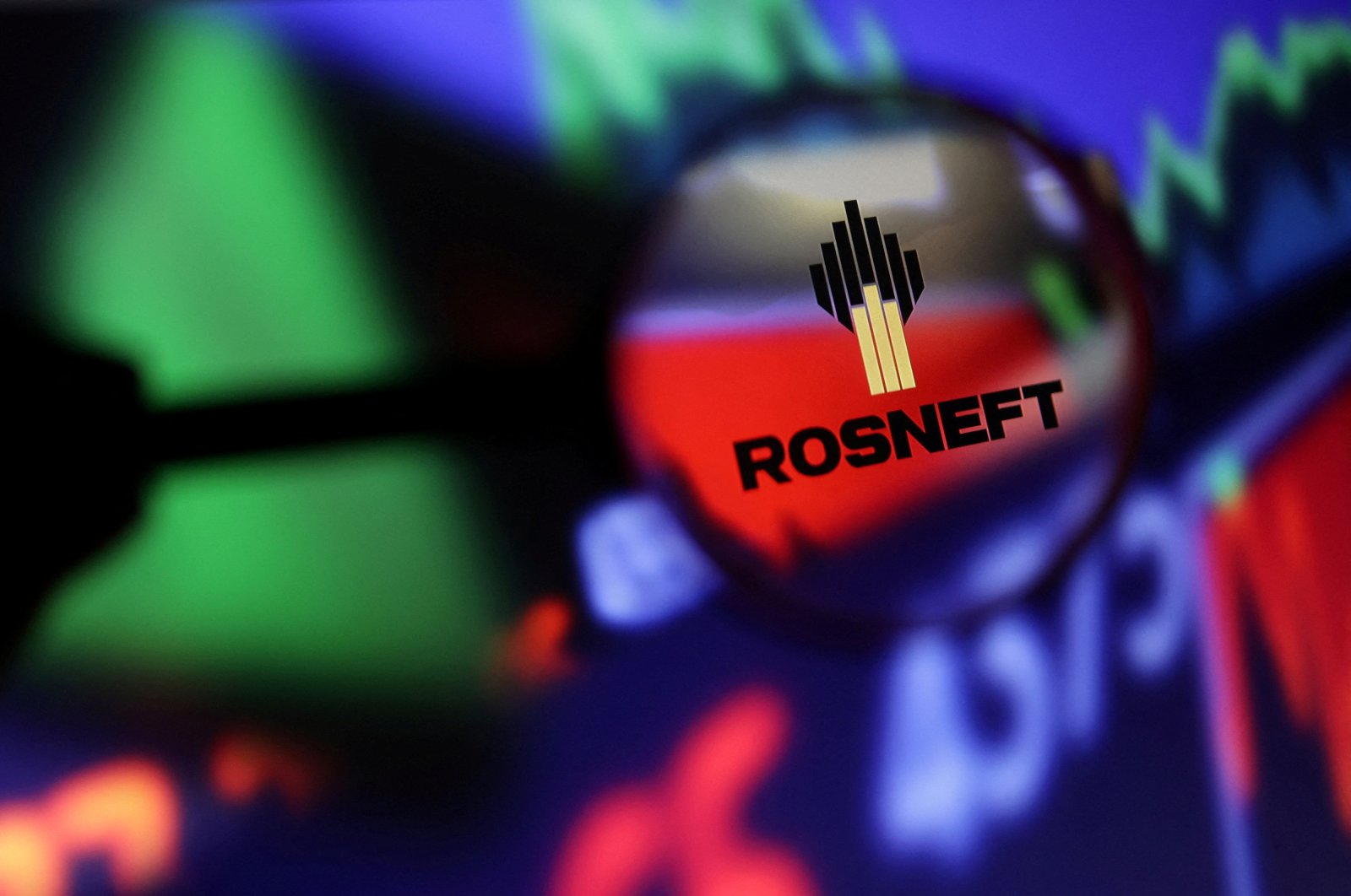 Rosneft beralih ke penyewaan kapal tanker saat larangan UE membayangi