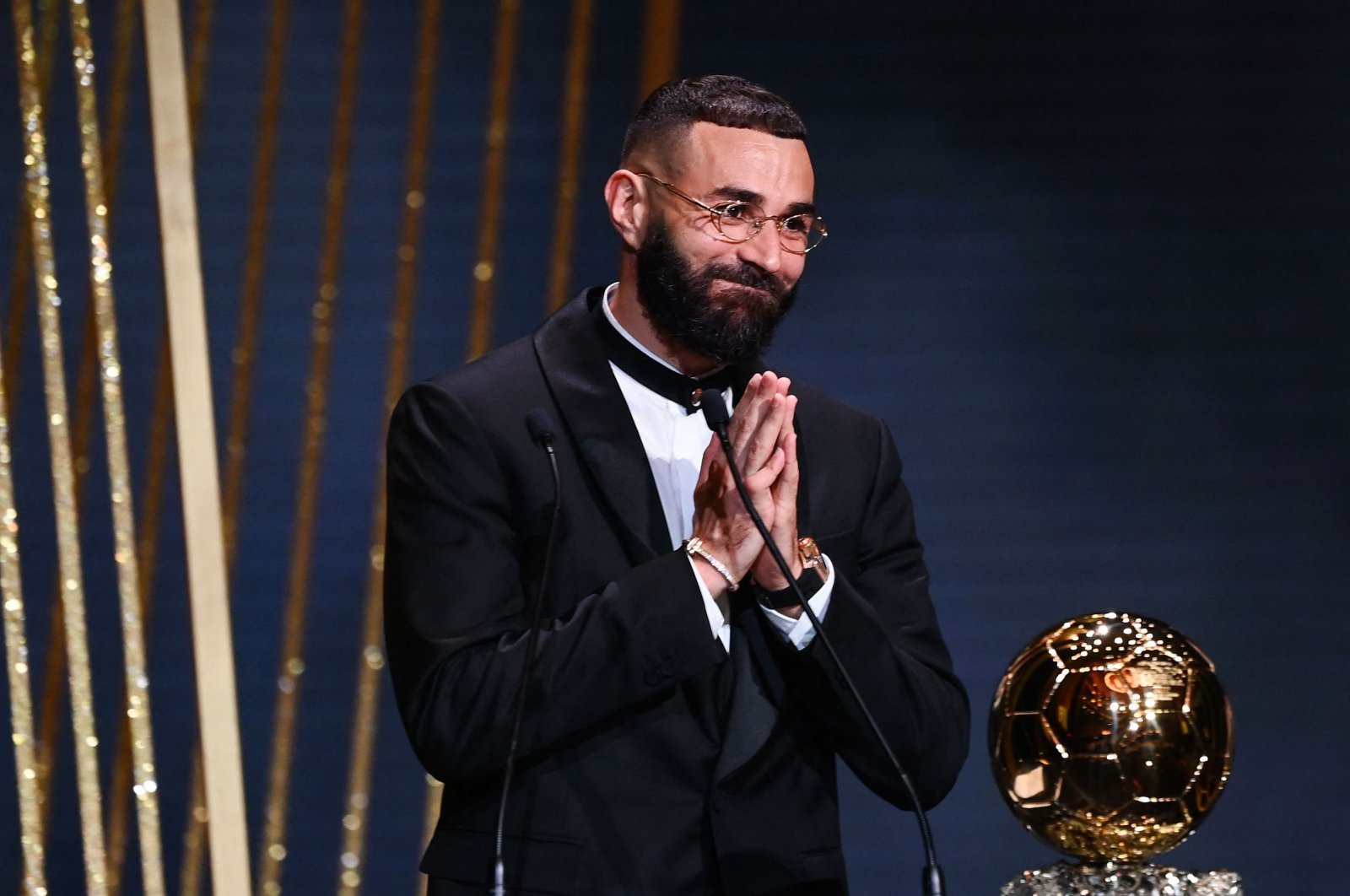 Real Madrid&#039;s French forward Karim Benzema receives the Ballon d&#039;Or award during the 2022 Ballon d&#039;Or France Football award ceremony at the Theatre du Chatelet in Paris, France, Oct. 17, 2022. (AFP Photo)