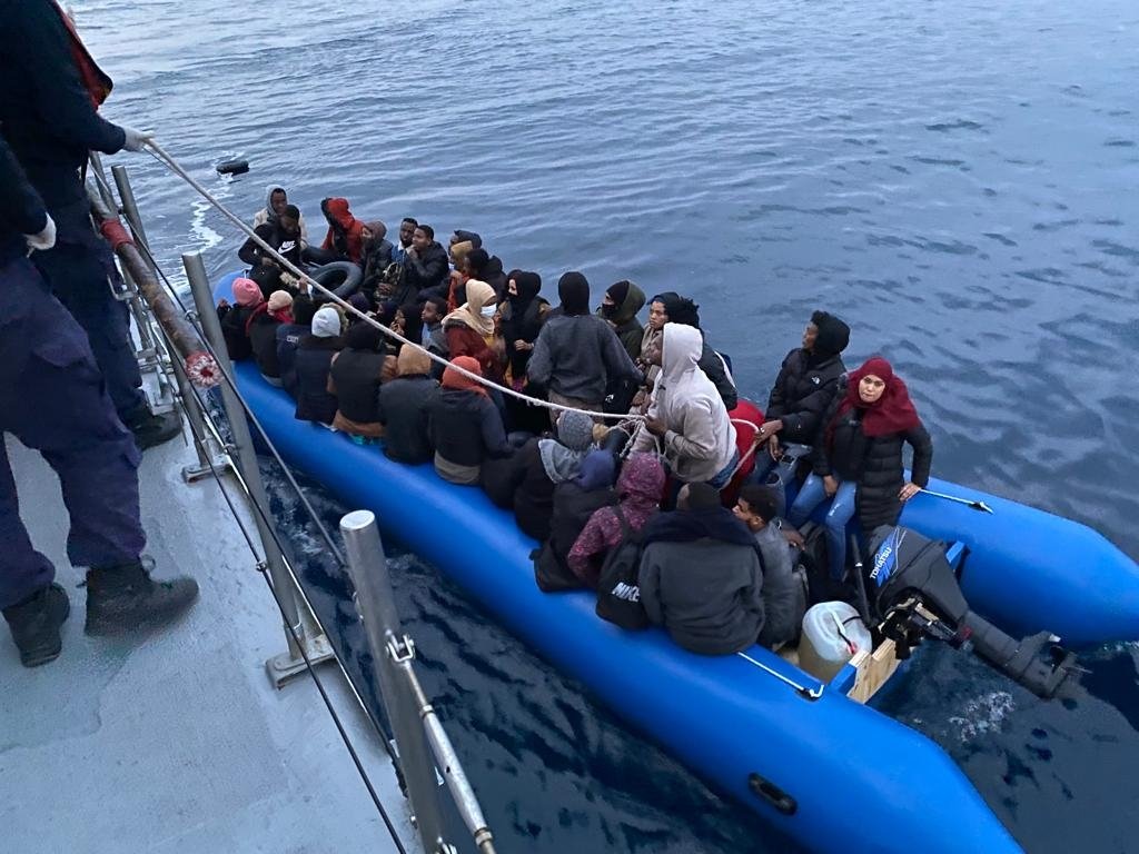 208 irregular migrants were saved off western Izmir province, Oct.17, 2022 (AA Photo) 