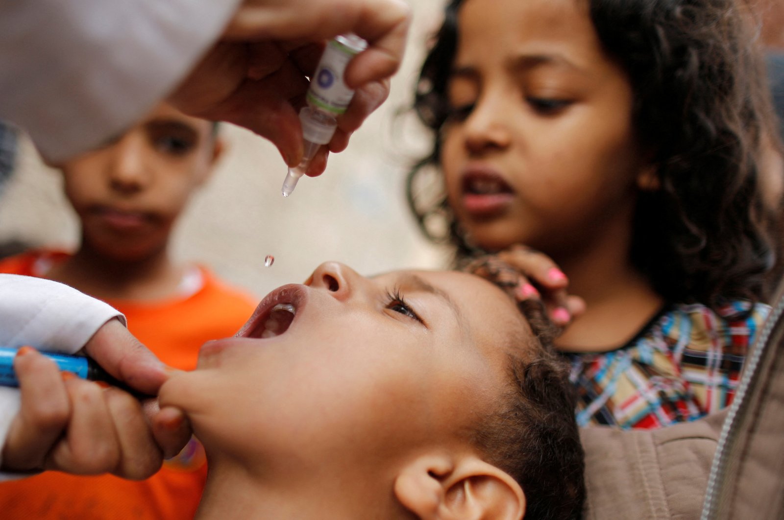 A boy receives polio vaccine drops in an outskirt of the capital Sanaa, Yemen, Aug. 11, 2014. (Reuters Photo)