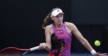 Russia's Elena Rybakina in action against the Czech Republic's Karolina Pliskova during a match of the Guadalajara Open Akron WTA 1000 tournament at the Pan American Tennis Center, Guadalajara, Mexico, Oct. 18 2022. (EPA Photo)