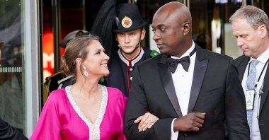 Princess Martha-Louise of Norway (L) and her fiance self-professed shaman Durek Verrett (C-R) arrive at a government party celebration, in Oslo, Norway, June 16, 2022. (AFP Photo)