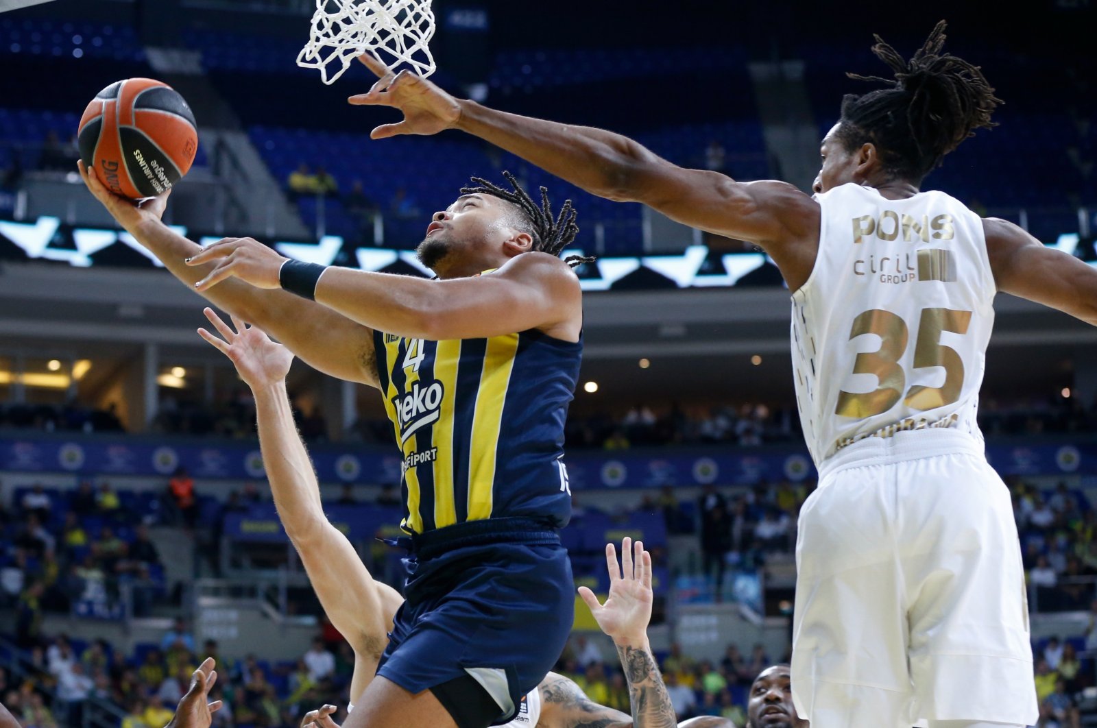 Fenerbahçe&#039;s Carsen Edwards goes past ASVEL&#039;s Yves Pons (R) during the EuroLeague match, Istanbul, Turkey, Oct. 18, 2022. (DHA Photo)
