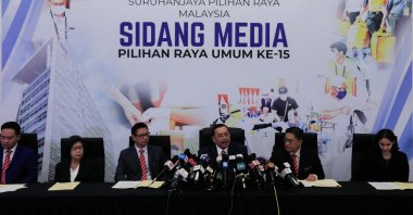 Malaysia&#039;s election commission chief Abdul Ghani Salleh (C) announces the date for the country&#039;s 15th general election in a news conference after holding a special meeting at the commission&#039;s headquarters in Putrajaya, Malaysia, Oct. 20, 2022. (Reuters Photo)