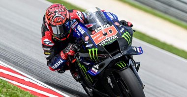 Monster Energy Yamaha MotoGP&#039;s French rider Fabio Quartararo speeds through a corner during the first MotoGP free practice at the Sepang International Circuit. Sepang, Selangor, Malaysia, Oct. 21, 2022. (AFP Photo)