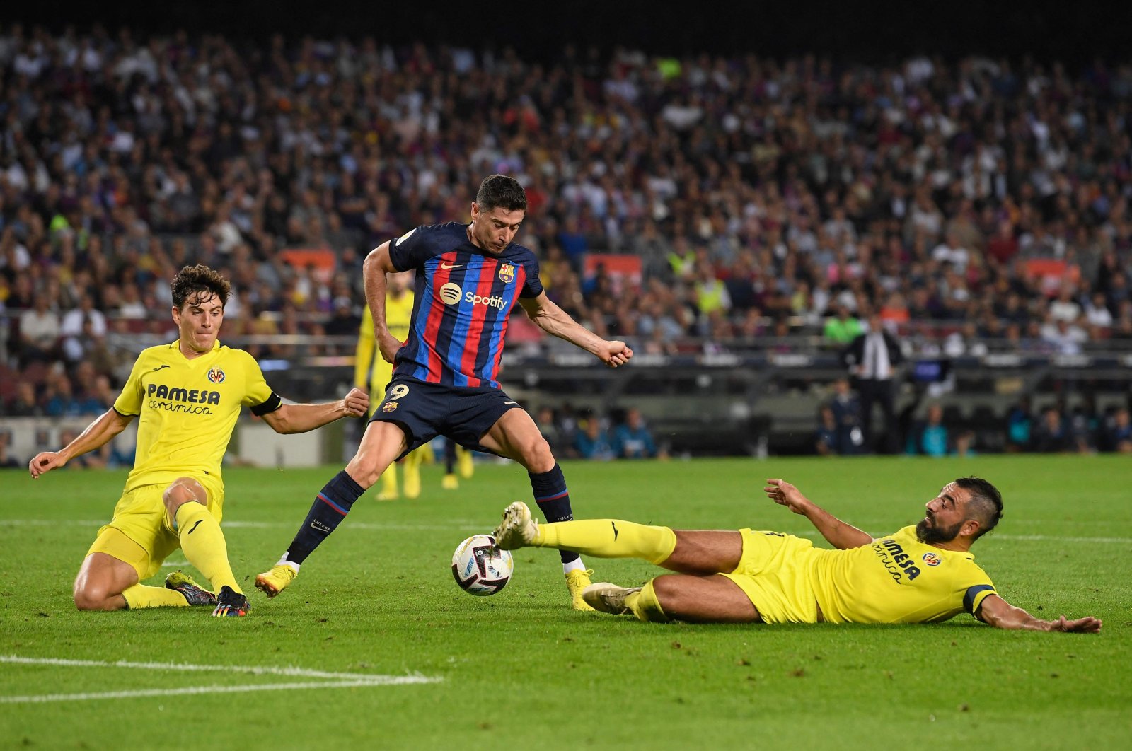 Dua gol ‘Lewangoalski’ lainnya saat Barca memukul Villareal
