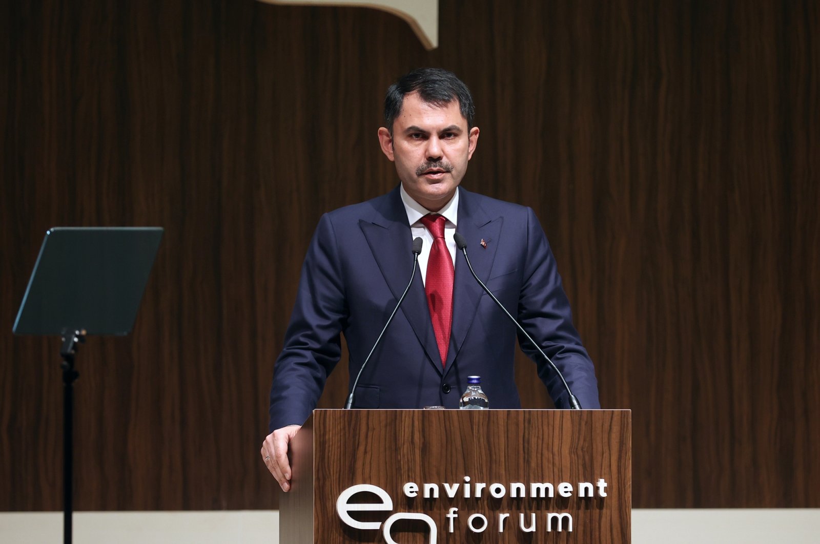 Minister of Environment, Urbanization and Climate Change Murat Kurum speaks at the Environment Forum, in Istanbul, Türkiye, Oct. 20, 2022. (AA PHOTO)