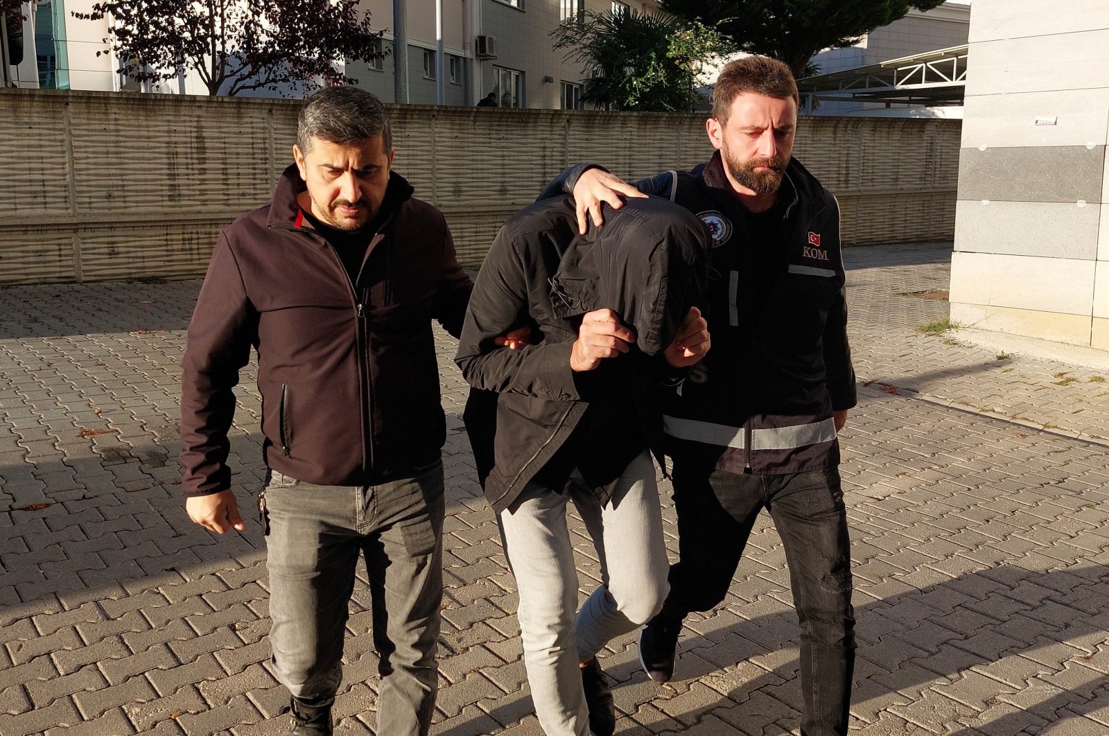 52 ditahan karena mencuri, menjual narkoba kepada orang asing di Türkiye