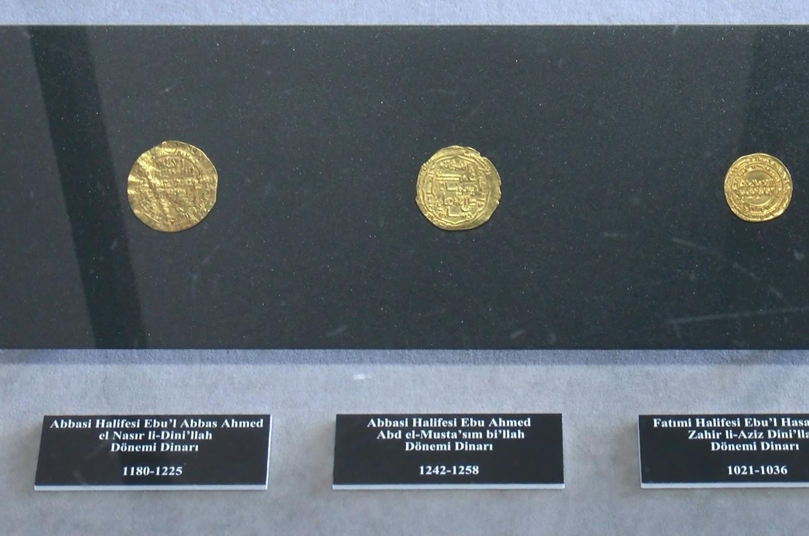 A view of gold coins returned to Iraq, in Istanbul, Türkiye, Oct. 21, 2022. (DHA PHOTO) 