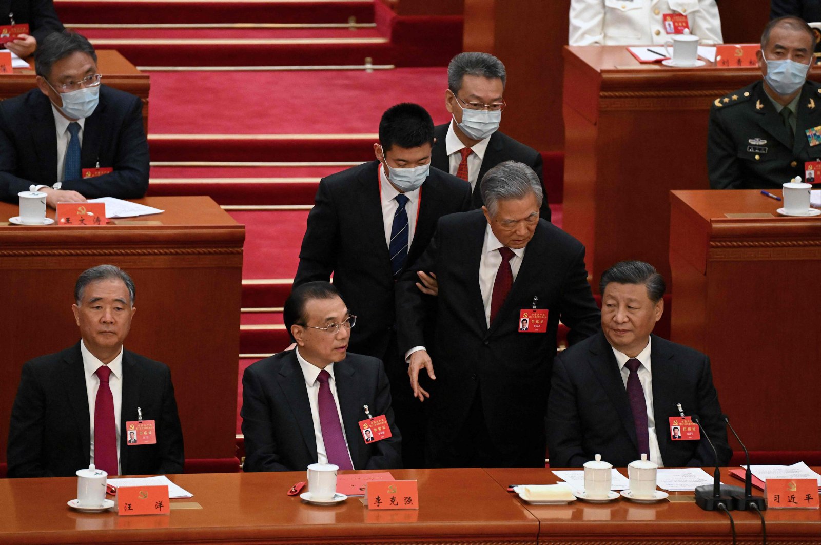 China&#039;s President Xi Jinping (R) sits beside Premier Li Keqiang (2nd L) as former President Hu Jintao (2nd R) is assisted to leave the closing ceremony of the 20th China&#039;s Communist Party&#039;s National Congress at the Great Hall of the People in Beijing, China, Oct. 22, 2022. (AFP Photo)