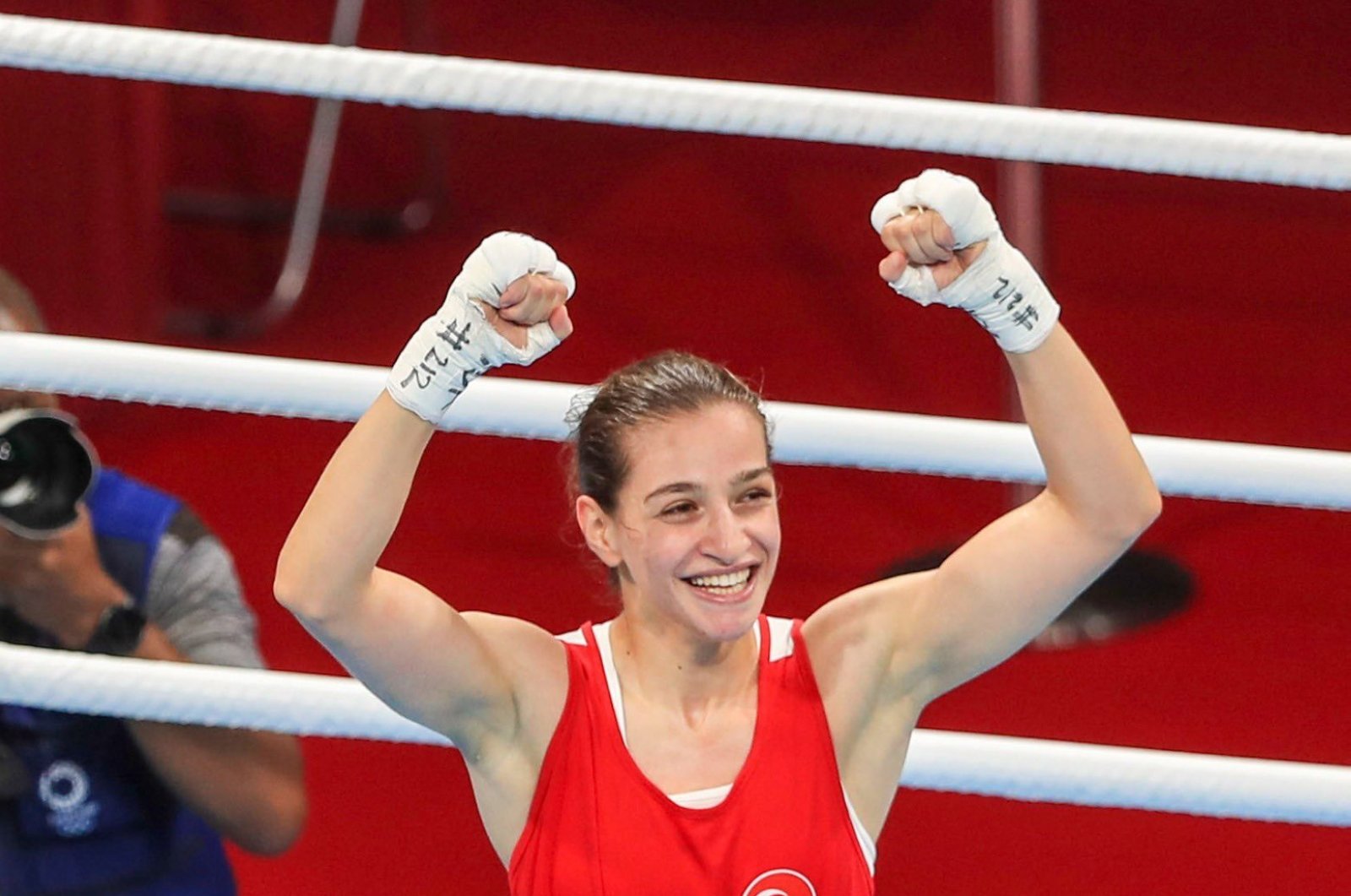 Petinju Turki Buse Naz akıroğlu memenangkan emas di Kejuaraan Eropa