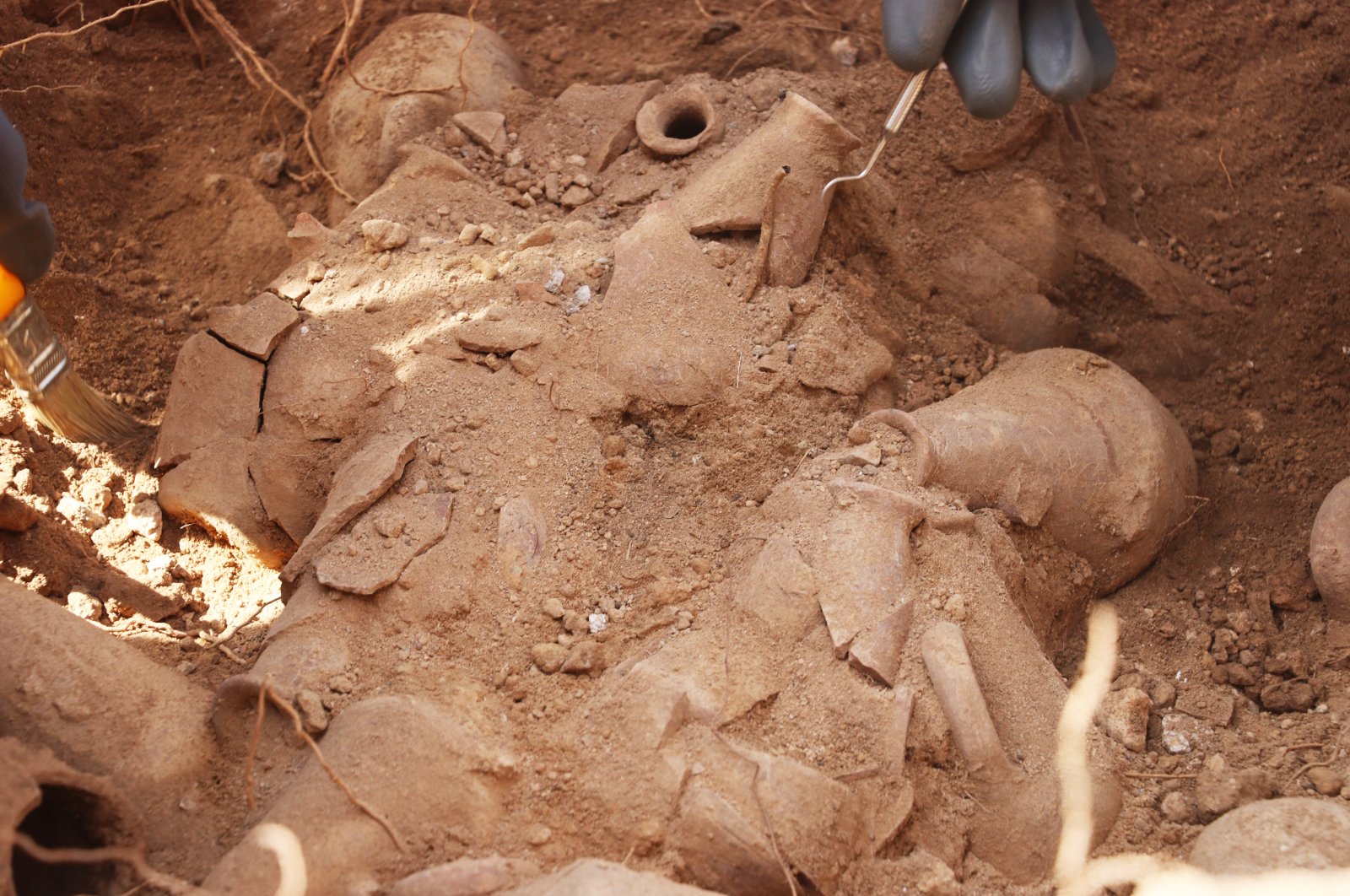 Arkeolog menemukan artefak kuno di Türkiye . selatan