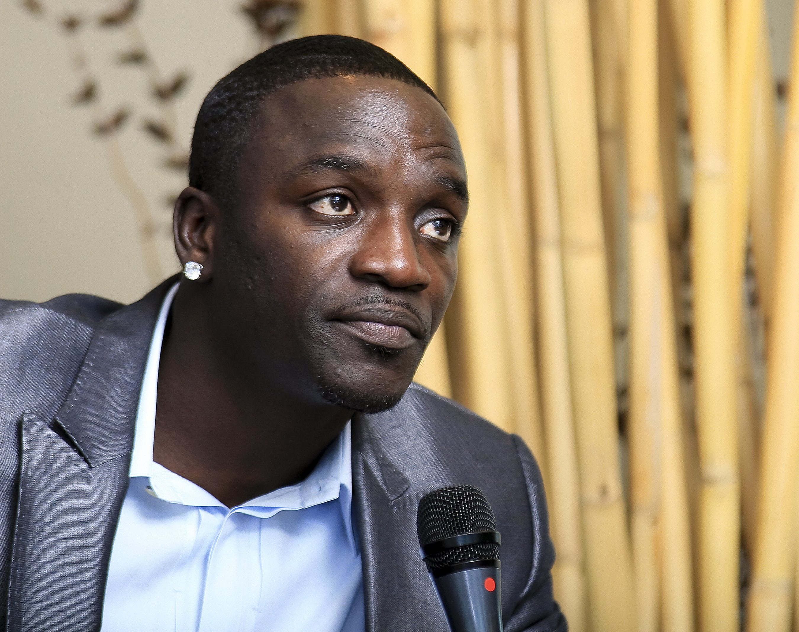 World-famous singer Akon gets hair transplant in Türkiye | Daily Sabah