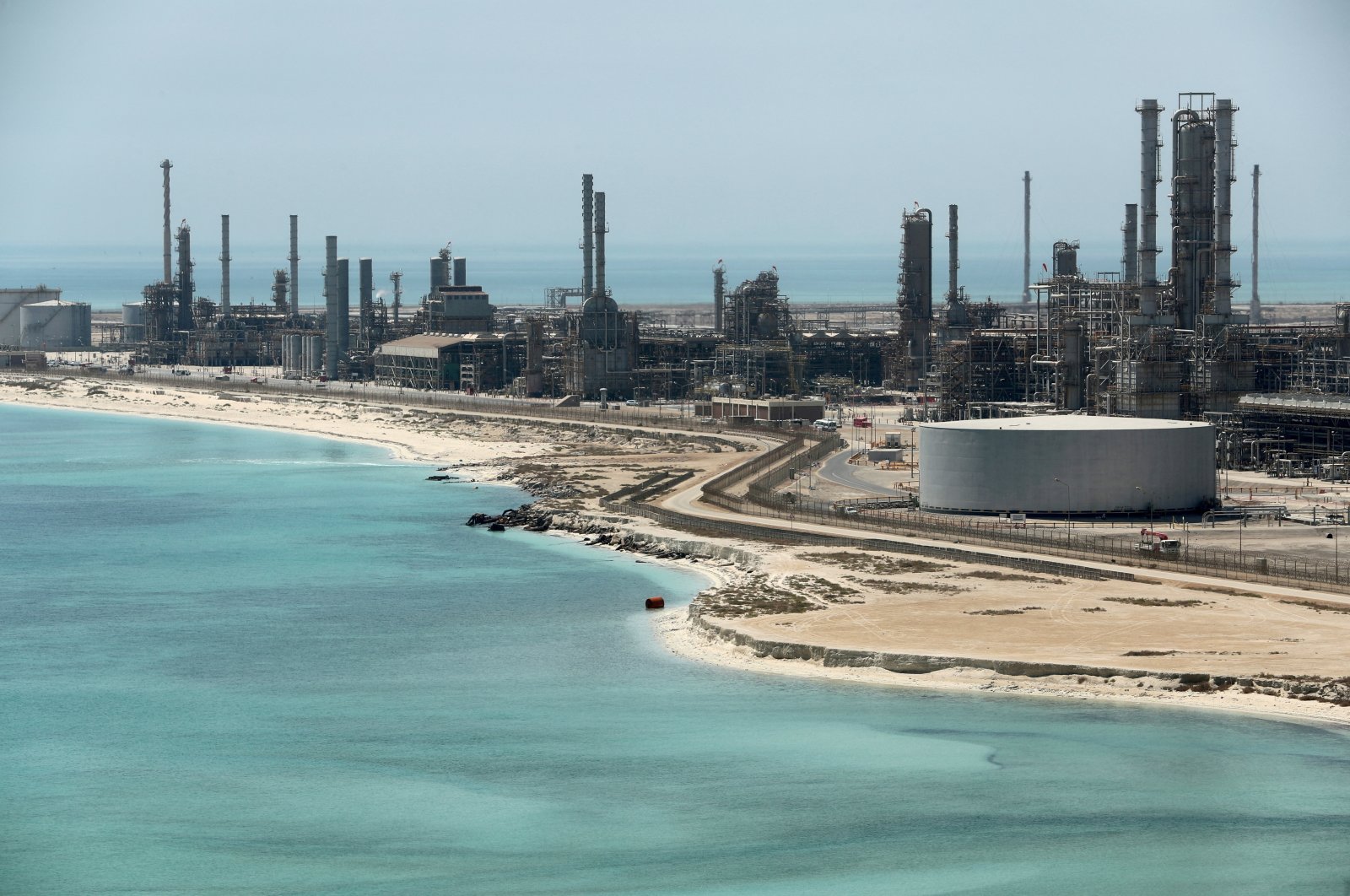 General view of Saudi Aramco&#039;s Ras Tanura oil refinery and oil terminal in Saudi Arabia, May 21, 2018. (Reuters Photo)