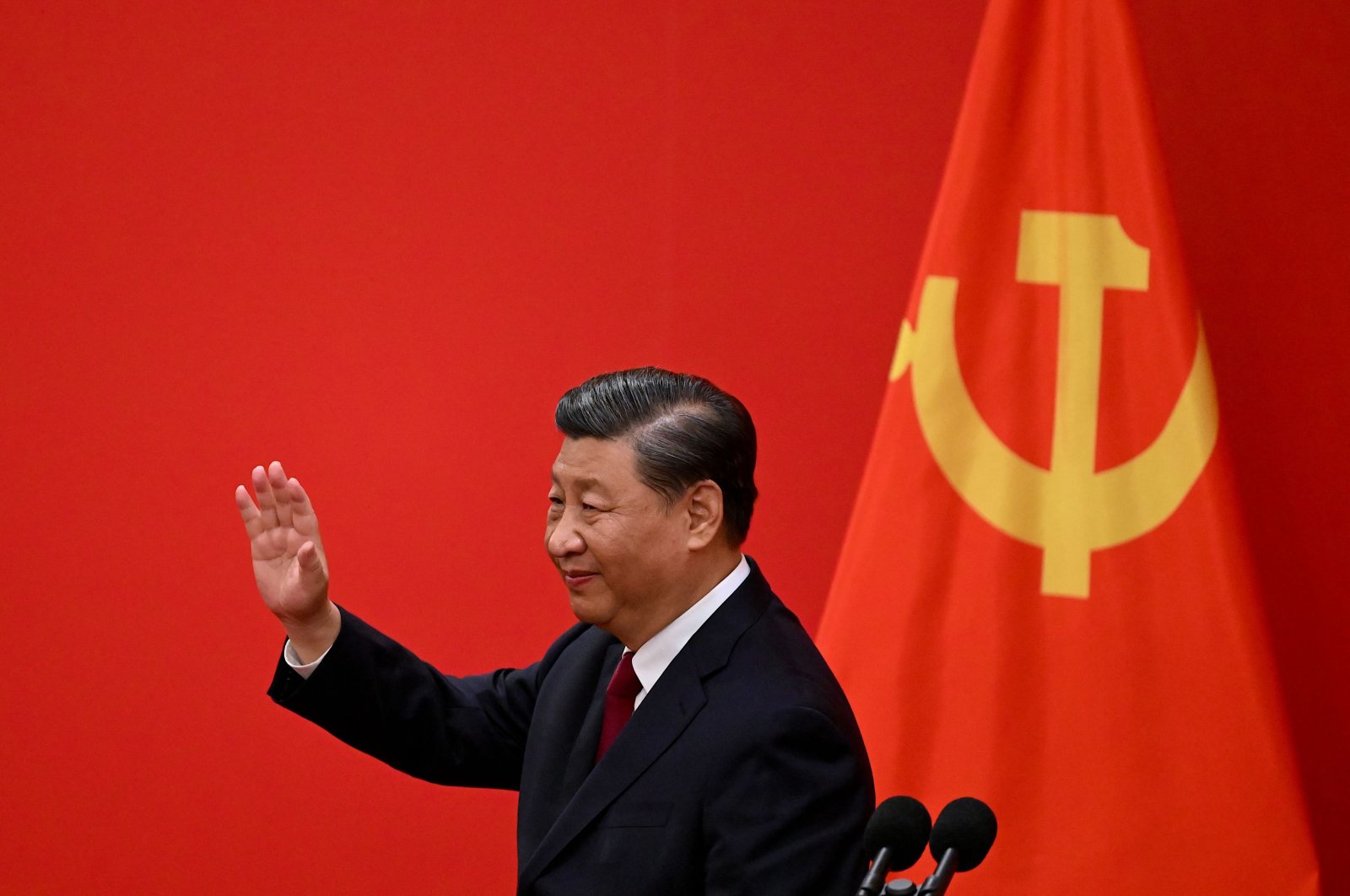 China&#039;s President Xi Jinping waves after introducing the members of the Chinese Communist Party&#039;s new Politburo Standing Committee, Beijing, China, Oct. 23, 2022. (AFP Photo)