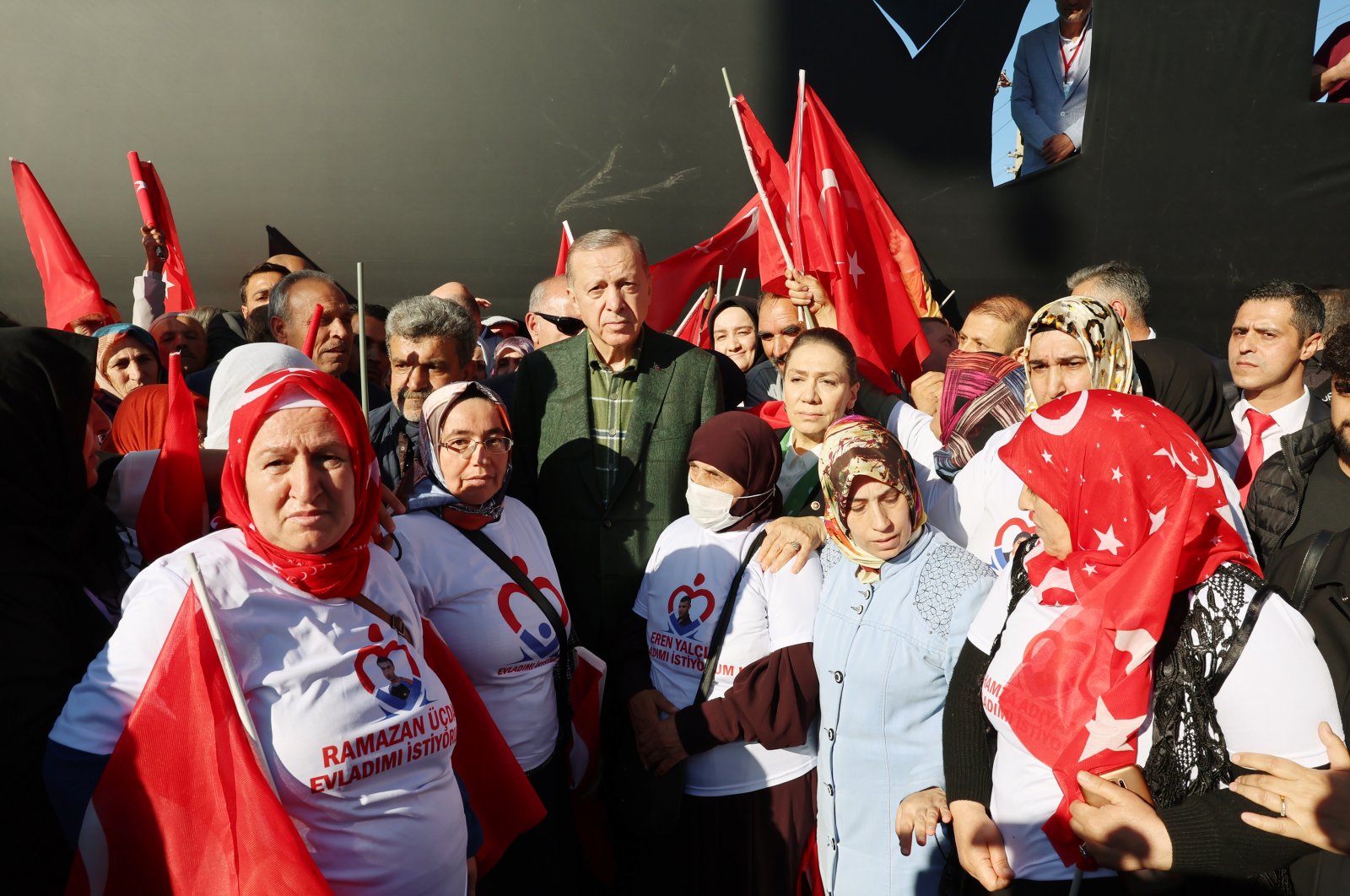 President Recep Tayyip Erdoğan is seen with the Diyarbakır families in southeastern Diyarbakır province, Türkiye, Oct. 23, 2022. (AA Photo)