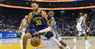 Golden State Warriors guard Stephen Curry (30) reacts as Sacramento Kings guard De'Aaron Fox (5) attempts to make a steal during the second quarter of their NBA basketball game, San Francisco, Oct. 23, 2022. (AP Photo)
