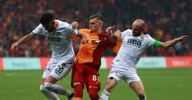 Galatasaray's Kazımcan Karataş (88) in action against Corendon Alanyaspor's Fatih Aksoy (L) and Efecan Karacan (R) at the Nef Stadium, Istanbul, Türkiye, Oct. 23 2022. (AA Photo)