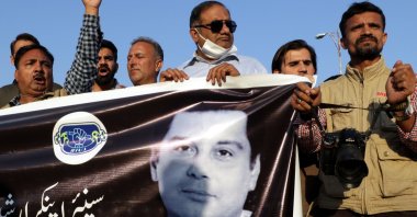 Journalists shout slogans during a protest following the death of veteran Pakistani journalist Arshad Sharif, Islamabad, Pakistan, Oct. 24, 2022. (EPA Photo)