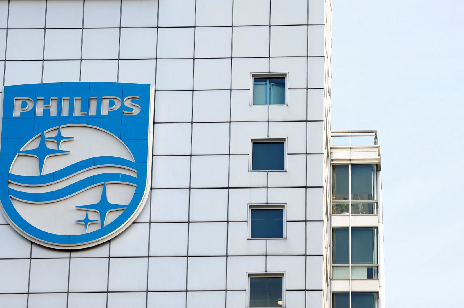 Philips akan memangkas 4.000 pekerjaan karena kerugian semakin dalam