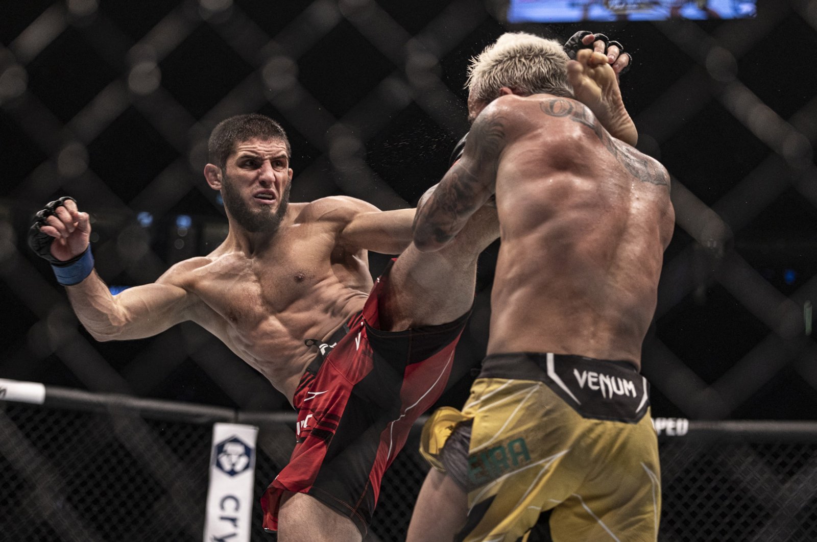 Charles Oliveira (red gloves) and Islam Makhachev (blue gloves) during UFC 280 at Etihad Arena, Abu Dhabi, UAE, Oct. 22, 2022. (USA TODAY Sports via Reuters)
