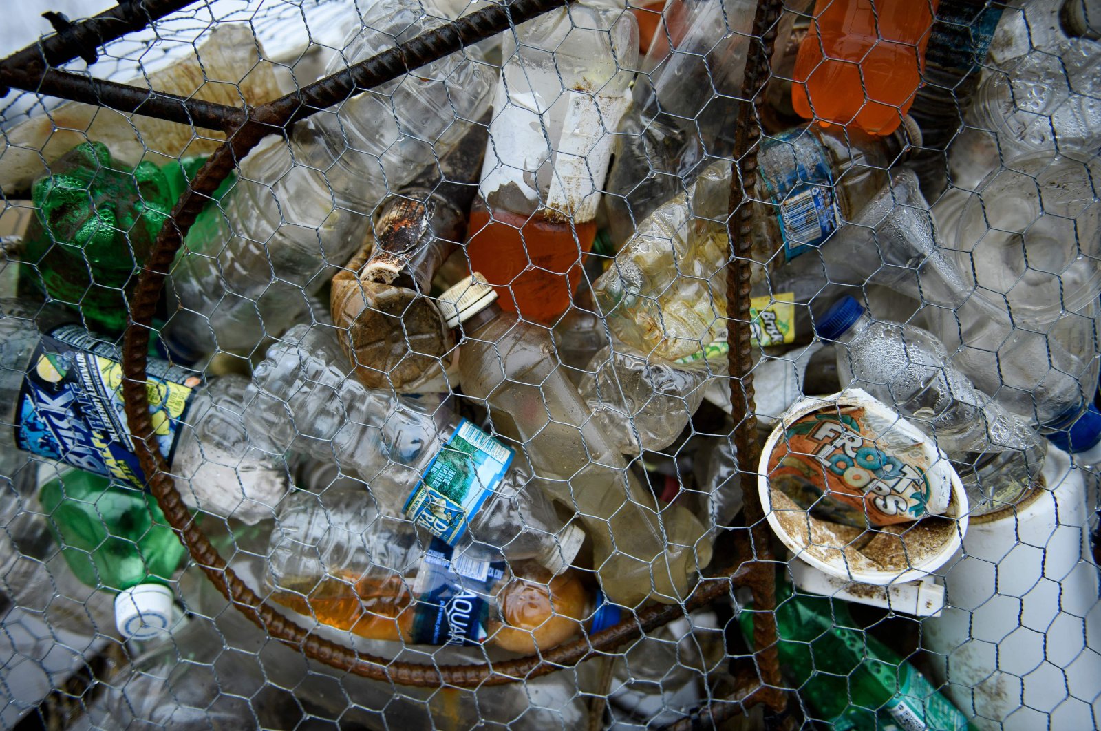 Terlepas dari klaim sirkularitas, daur ulang plastik masih menjadi ‘mitos’