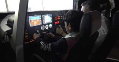 The municipality of Yalova province organized simulator-based flying lessons for children aged between 12 and 18, Yalova, Türkiye, Oct. 22, 2022. (IHA Photo)
