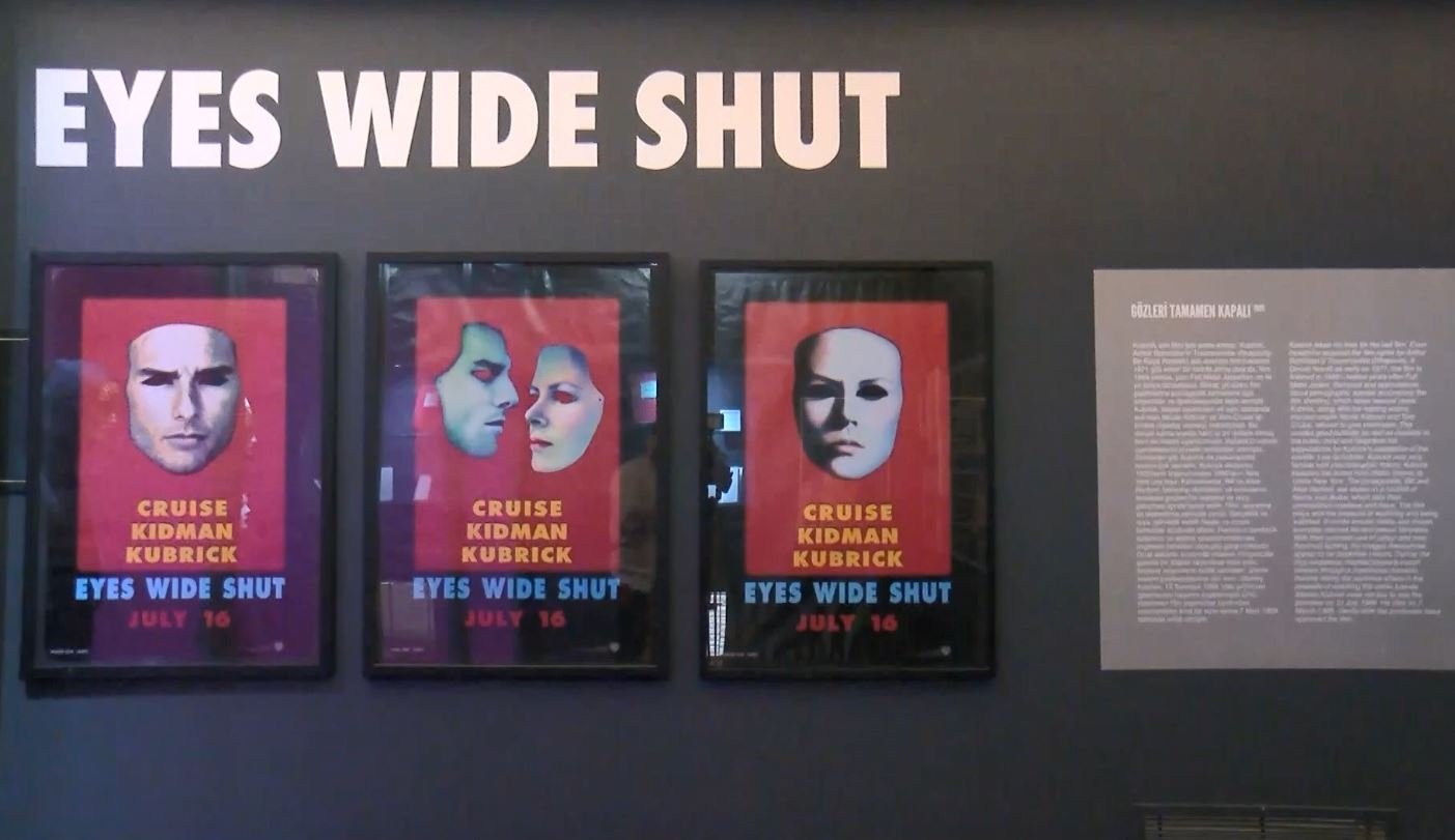 Poster Eyes Wide Shut, Museum Sinema Istanbul, Türkiye, 30 September 2022. (Foto DHA)