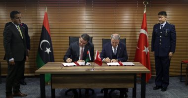 Libyan Prime Minister Abdul Hamid Dbeibah (L) and Turkish Defense Minister Hulusi Akar during a signing ceremony in Istanbul, Türkiye, Oct. 25, 2022. (AA Photo)