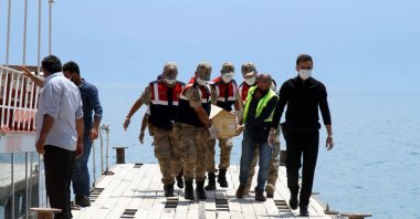 Soldiers carrying a coffin at Lake Van, June 27, 2020. (DHA Photo)