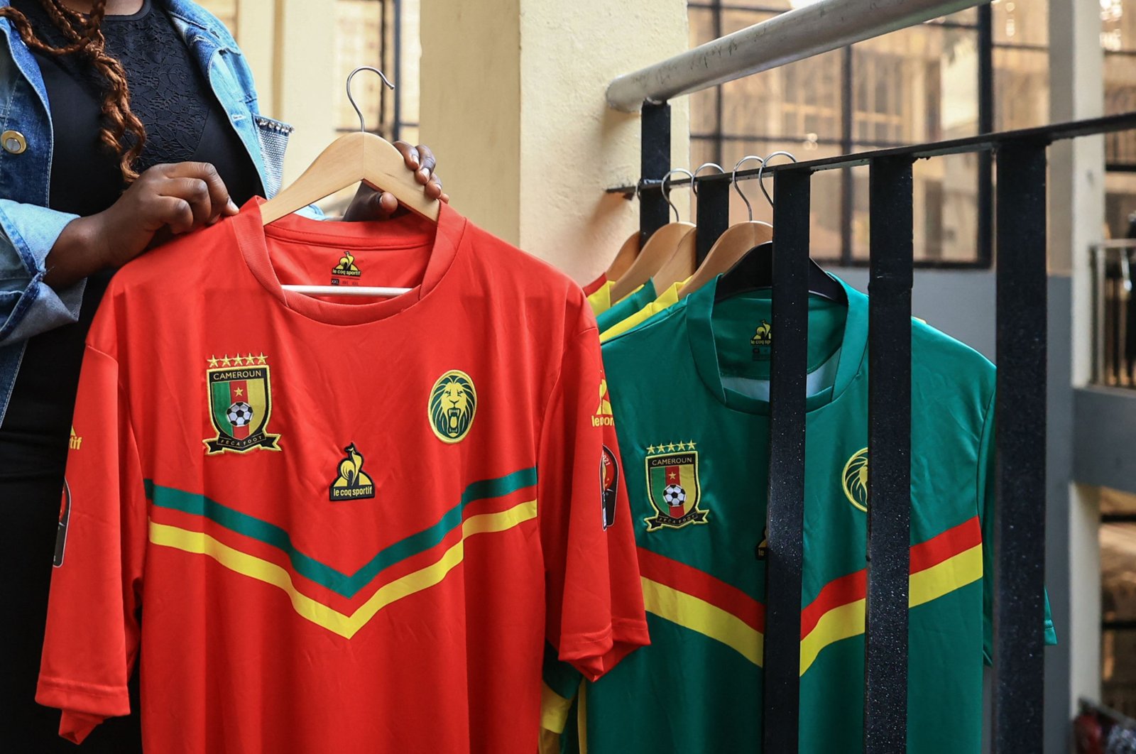 Bentrokan kit Piala Dunia membuat para pedagang Kamerun putus asa