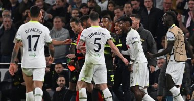 Spurs' coach Antonio Conte (3rd R) reacts after being shown a red card during the UEFA Champions League group D football match between Tottenham Hotspur and Sporting Lisbon at the Tottenham Hotspur Stadium, London, Oct. 26, 2022. (AFP Photo)
