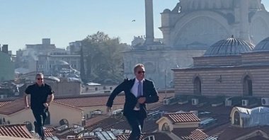 U.S. Ambassador to Ankara Jeffry Flake emulated James Bond and ran on the roof of the Grand Bazaar, Istanbul, Oct. 26, 2022 (Photo courtesy of Jeffry Flake via Instagram)
