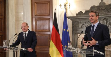 Greek Prime Minister Kyriakos Mitsotakis (R) and German Chancellor Olaf Scholz make statements during a press conference following their meeting at the Maximos Palace in Athens, Greece, Oct. 27, 2022. (EPA Photo)