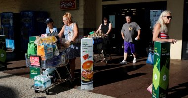 People shop groceries and supplies at a Publix supermarket in Cape Coral, Florida, U.S., Sept. 30, 2022. (Reuters Photo)