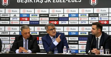 Şenol Güneş speaks after signing a new contract with Beşiktaş at Ümraniye Nevzat Demir Facilities. Istanbul, Türkiye, Oct. 28. (IHA Photo)