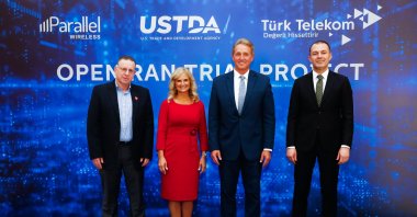 U.S. Ambassador to Ankara Jeffry L. Flake (2nd R) and his wife Cheryl Flake, Yusuf Kıraç, chief technology officer at Türk Telekom (R) and Yisrael Nov (L), vice president of global sales at Parallel Wireless. (Courtesy of Türk Telekom)