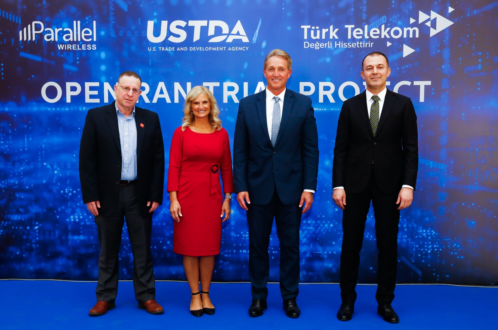 U.S. Ambassador to Ankara Jeffry L. Flake (2nd R) and his wife Cheryl Flake, Yusuf Kıraç, chief technology officer at Türk Telekom (R) and Yisrael Nov (L), vice president of global sales at Parallel Wireless. (Courtesy of Türk Telekom)