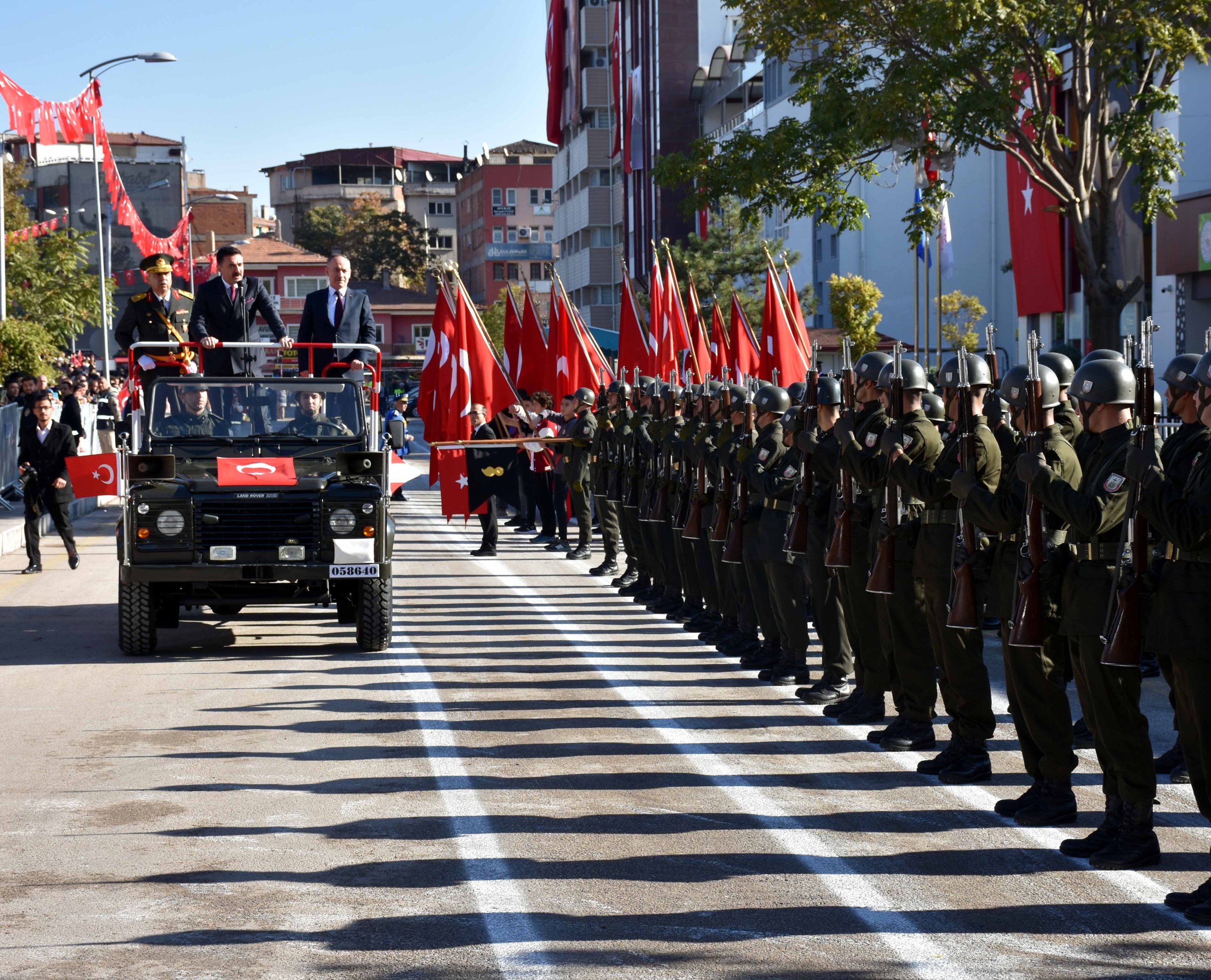 Hari Republik di Kırıkkale dirayakan dengan upacara yang diadakan di Jalan Fevzi akmak.  Sebuah parade iring-iringan diadakan sebagai bagian dari program, Kırıkkale, Türkiye, 29 Oktober 2022. (AA Photo)