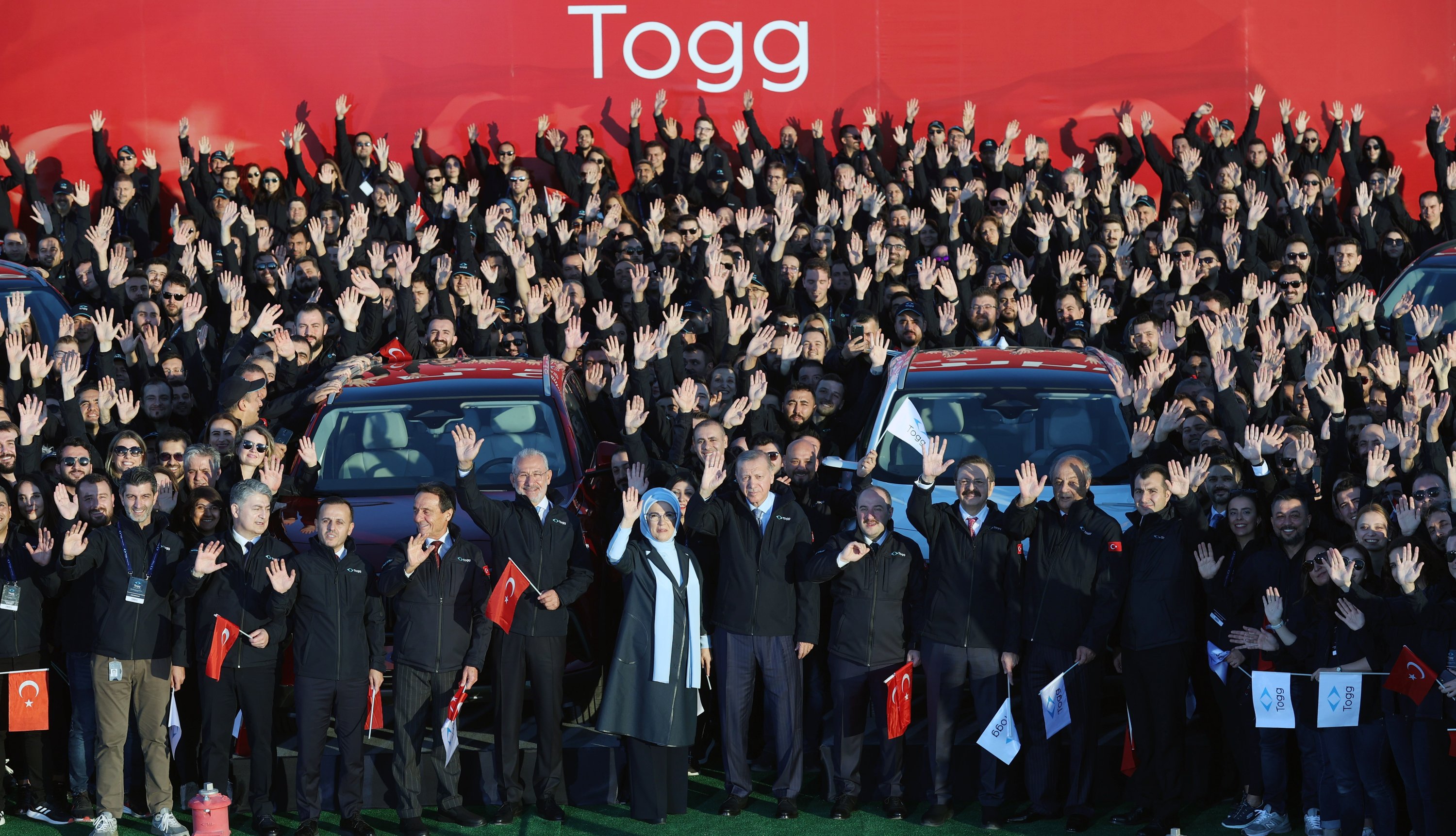 President Recep Tayyip Erdoğan (C-R) and first lady Emine Erdoğan (C-L) wave during the inauguration of the plant for Türkiye's first automobile, in Bursa, Türkiye, Oct. 29, 2022. (AA Photo)