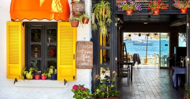 Coffee shops in Bodrum offer the opportunity to socialize over a perfectly brewed cup of coffee and a divine pastry. (Shutterstock Photo)