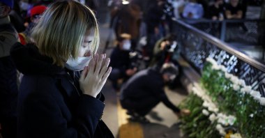 People pay tribute near the scene of the stampede during Halloween festivities, Seoul, South Korea, Oct. 30, 2022. (Reuters Photo)