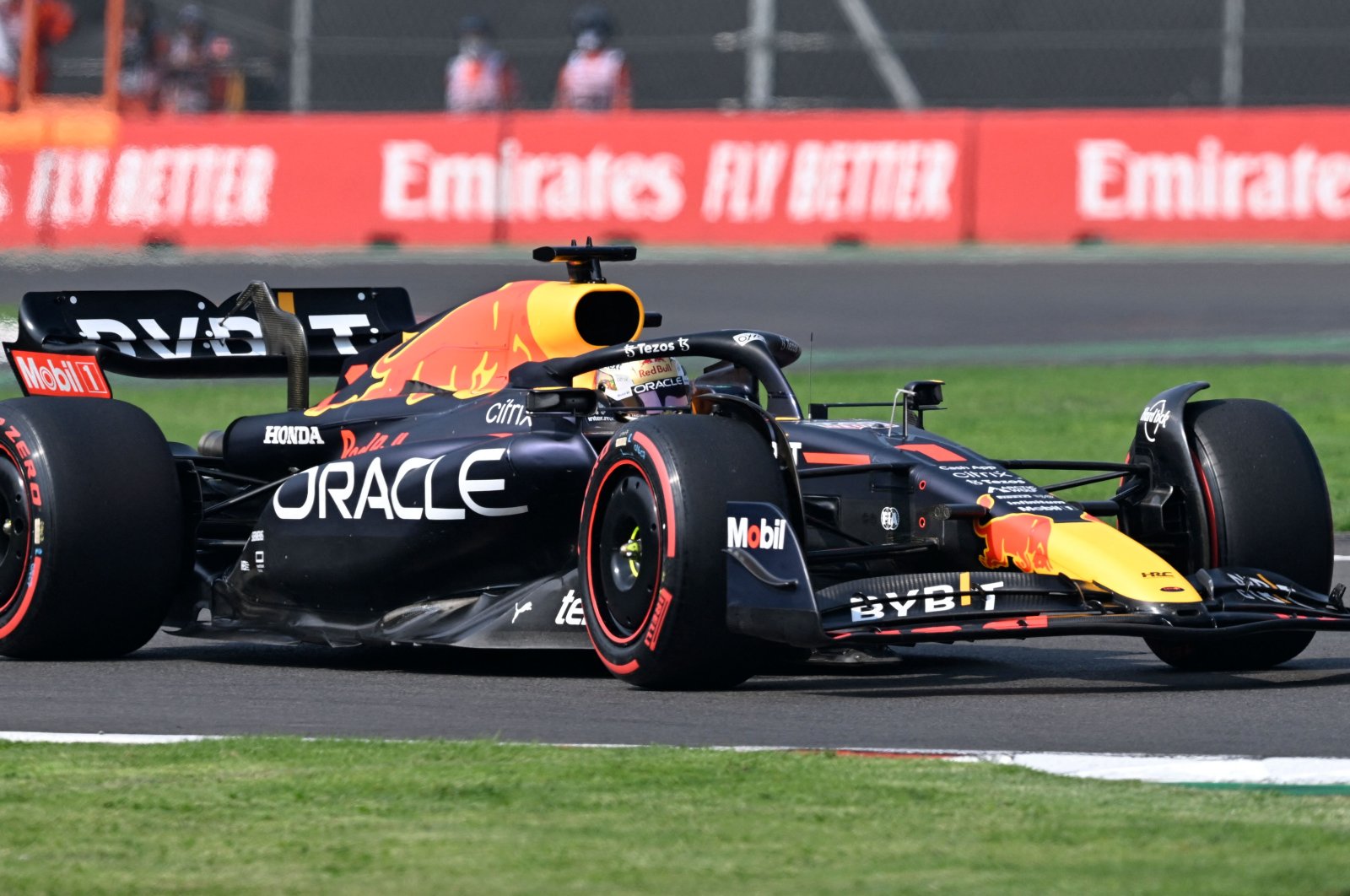 Red Bull&#039;s Max Verstappen races during the F1 Mexico GP qualifying, Mexico City, Mexico, Oct. 29, 2022. (AFP Photo)