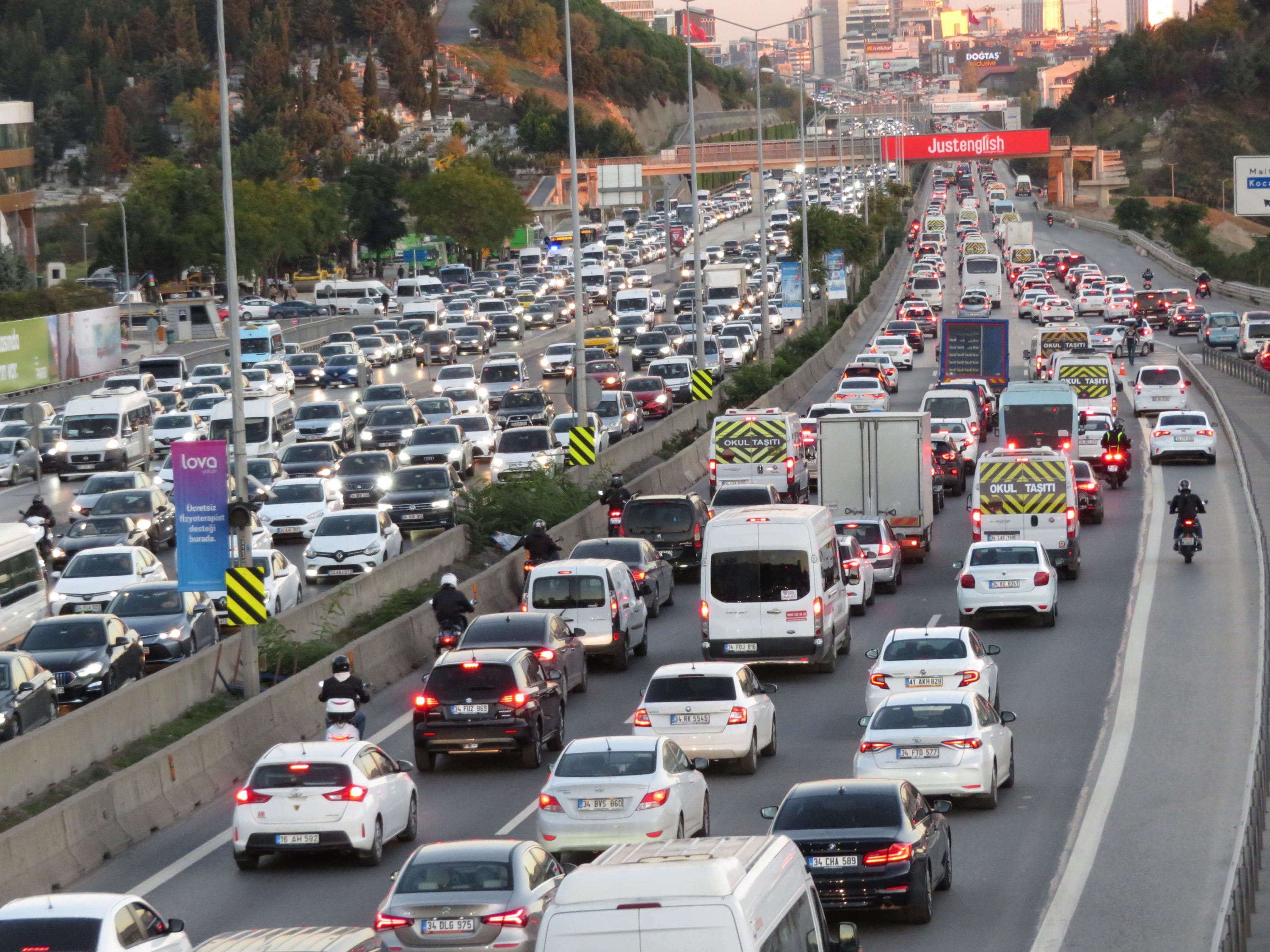 Traffic Worsens In Densely Populated Istanbul As Does Pollution 
