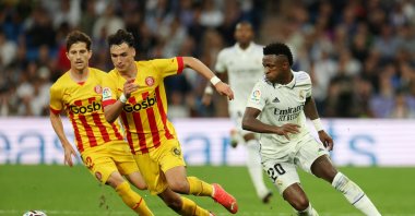 Girona's Arnau Martinez in action with Real Madrid's Vinicius Junior during Real Madrid v Girona match at the Santiago Bernabeu, Madrid, Spain, Oct. 30, 2022. (Reuters Photo)